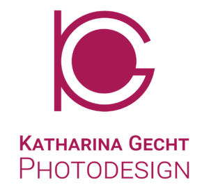 Logo von Katharina Gecht Photodesign mit stilisierten Buchstaben K und G in lila und einem Kreis.