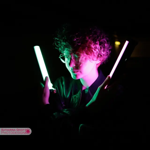 Sooo, jetzt wo ich fertig mit den Cosplayfotos vom März bin, will ich auch die anderen Fotos aus dem letzten halben Jahr posten. Hier meine aktuellen Favoriten von @sadi_roma

_
#fotografie #portraitfotografie #portraitfotograf #portraitfoto #lowlightfotografie